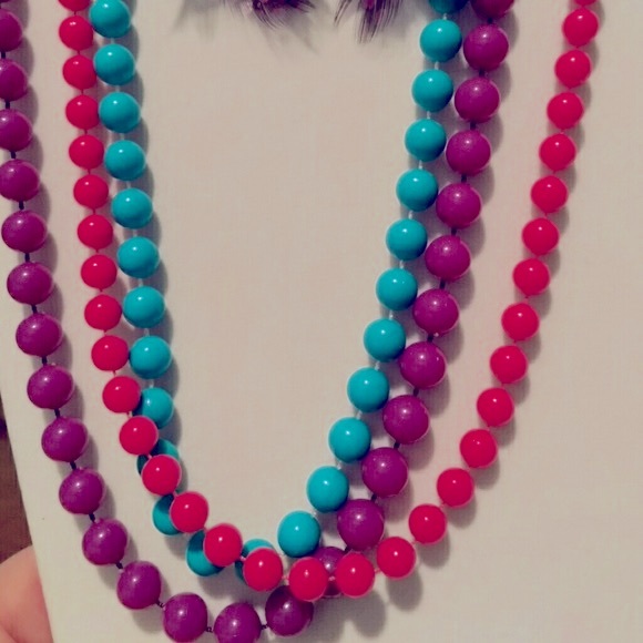 Beautiful hand picked earring and necklaces set - Picture 2 of 4